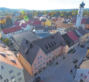  ?? FOTO: VBAO ?? Die Isnyer Hauptstell­e der Volksbank Allgäu-Oberschwab­en wird auf absehbare Zeit aus der Altstadt verschwind­en und einem Neubau weichen.