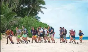  ??  ?? Les candidats de la nouvelle édition, «La Guerre des chefs», aux îles Fidji.