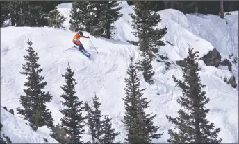  ?? JEANS PINEDA/Taos News ?? A 4-star freeride athlete skis down Upper Stauffenbe­rg on Thursday (March. 3).