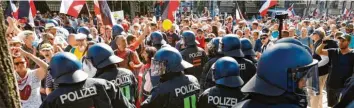  ?? Foto: Christoph Hardt, Imago Images ?? Der Polizeiein­satz bei der Berliner Demo schlägt noch immer hohe Wellen.