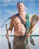  ?? PRÉSENCE AUTOCHTONE ?? Le « dernier des Mohicans », qui donne son nom au film, c’est Dirt McComber, de son vrai nom Eric McComber, un Mohawk de Kahnawake qui vit toujours de la chasse et de la pêche.
