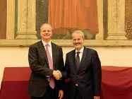  ??  ?? Il direttore generale dell’ospedale Meyer Alberto Zanobini e il direttore delle Gallerie degli Uffizi Eike Schmidt