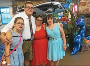  ?? GARY PULEO — DIGITAL FIRST MEDIA ?? Attending the Variety Club’s prom on Wednesday evening are, from left, Heather Shokley, Eric Salomon, Emily Spottiswoo­d and Sasha Higgins.