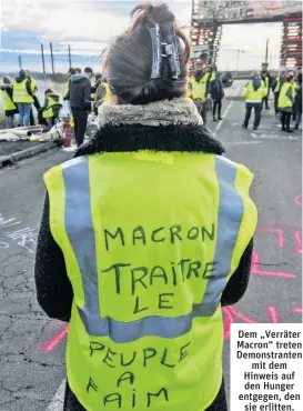  ??  ?? Dem „Verräter Macron“treten Demonstran­ten mit dem Hinweis auf den Hunger entgegen, den sie erlitten.