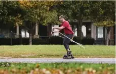  ?? ANDREW FRANCIS WALLACE/TORONTO STAR ?? A man exercises on his roller blades through Ashbridge’s Bay Park.