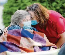  ?? FOTO MAFRA – ANNA VAVRÍKOVÁ ?? Kontakt s blízkými je pro zdraví seniorů důležitý