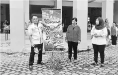  ??  ?? James (left) launches the Budi programme while Linda (middle) and Masnah look on.