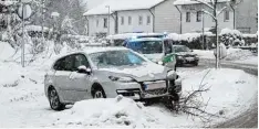  ??  ?? Auch bei winterlich­en Straßenbed­ingungen halten sich in den Werkstätte­n die Blech schäden in Grenzen.