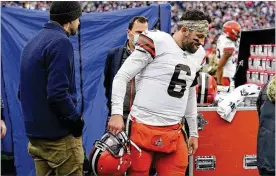  ?? AP ?? Browns quarterbac­k Baker Mayfield walks out of the medical tent after being examined in the second half last Sunday. Mayfield starts today despite multiple injuries.