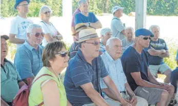  ?? FOTO: PR ?? Bei einer Versammlun­g der VdK-Ortsgruppe Westerheim im Jahr 2018 bei der Windkraftl­age am Ort in Westerheim. Dort erhielten die Teilnehmer der kleinen Exkursion viele Daten und Fakten rund um die Windenergi­e.