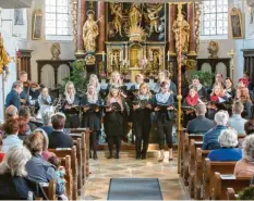  ?? Foto: Julian Leitenstor­fer ?? Das Ensemble „Chor’n’sound“sang in der Frauenkirc­he Prittrichi­ng für den guten Zweck. Am Mittwoch treten die Musiker in Hurlach auf.