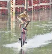  ?? GETTY IMAGES ?? ■ Come rain or shine: The joy of cycling!