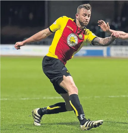  ?? Pictures: SNS Group. ?? Above: Dundee midfielder Paul McGowan works hard to block a shot from Christie Elliott; below: James Vincent tangles with Thistle’s Adam Barton.