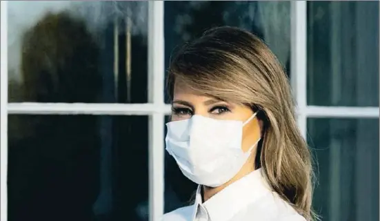  ?? . ?? Melania Trump recomendab­a ayer en un tuit la necesidad de llevar mascarilla para protegerse