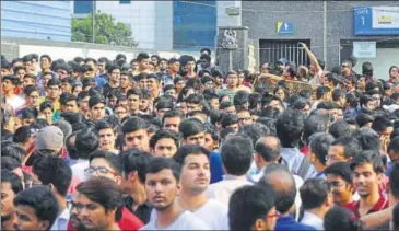  ?? HINDUSTAN TIMES/FILE ?? Students coming out after appearing for JEE Advance exam