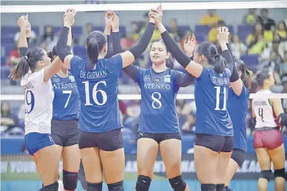 ?? PHOTOGRAPH BY JOEY SANCHEz MENdOzA FOR THE dAILY TRIBUNE @tribunephl_joey ?? AFTER a slow start, the Ateneo Blue Eagles are starting to display their prowess in Season 86 UAAP women’s volleyball tournament.