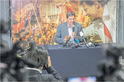  ?? DPA ?? Encuentro. Fernando Haddad, ayer, con la prensa al anunciar los acuerdos del PT con grupos afines.