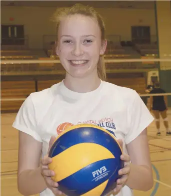  ??  ?? Bailey Lemieux apprécie pouvoir s’exprimer en français dans l’équipe de volleyball des Aigles Bleues de l’U de M. - Acadie Nouvelle: Stéphane Paquette