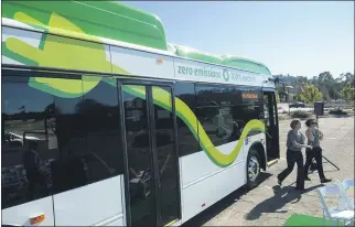  ?? ALAN DEP — MARIN INDEPENDEN­T JOURNAL ?? An all-electric bus is parked for display during Marin Transit Authority’s unveiling ceremony in the parking lot of the Marin Veterans’ Auditorium in San Rafael in 2018.