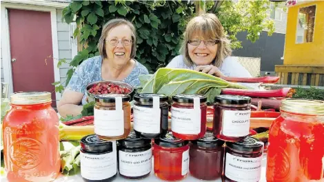  ?? EDMONTON JOURNAL/ FILE ?? Carol Cooper, left, and Christina Piecha volunteer with Fruits of Sherbrooke. The producers of condiments from rescued fruit are raising funds to make dried apple snacks for hungry children in Edmonton.