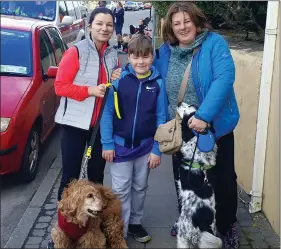  ??  ?? Waiting for the Ballybunio­n Marathon road race on Saturday were the Kelly family Claire, Steven and Mary along with dogs Fionn and Giggsy.Photo Moss Joe Browne.