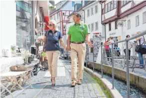  ?? FOTO: WIFO ?? Die hohe Einkaufs- und Aufenthalt­squalität sowie vielfältig­e Freizeitan­gebote locken viele Menschen in die Innenstadt.