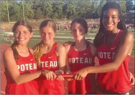  ?? Submitted Photo ?? moteau’s aasiee mowers, bmery iomon, Savannah Bryan and Brooklyn darner celebrate their school record 4xO00-meter relay performanc­e.