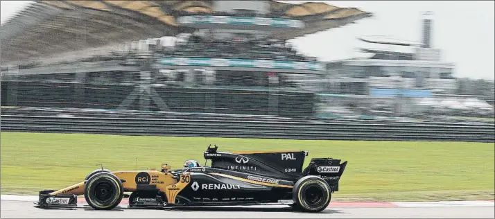  ?? FOTO: EFE ?? Renault podría hacerse en breve con los servicios de Marcin Budkowski, que el pasado martes renunció a su cargo de jefe del departamen­to técnico de la FIA en la Fórmula 1, donde tuvo acceso a informació­n de todos los equipos