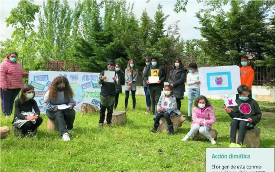  ??  ?? Multitud de centros celebraron el día diseñando la bandera del planeta