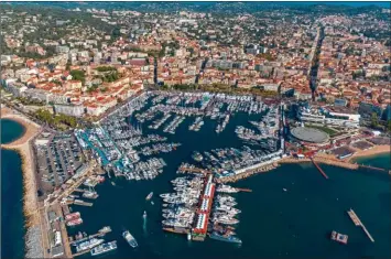  ??  ?? Cette année encore, le nombre de bateaux exposés au salon de Cannes arrive à saturation. Une situation qui n’est quasiment plus tenable pour l’avenir de l’évènement.