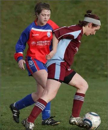  ??  ?? Liz Evered of Ferns United is chased by Curracloe’s Rachel Scallan during the Premier Division game.