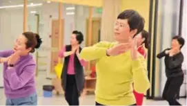  ?? ?? Pu Yunxia (front), also known as “Kevin’s Grandma” on Douyin, enjoys a dancing class.