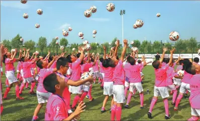  ?? PROVIDED TO CHINA DAILY ?? Youngsters from elementary schools in Weinan, Shaanxi province, take part in a soccer training camp on Tuesday. Organized by Hansum Sports, the program enlists coaches from Bundesliga club Bayer Leverkusen to teach kids and coaches at the grassroots...