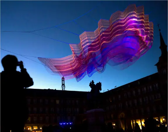  ?? KEYSTONE ?? ‘1.8 Renwick’ di Janet Echelman