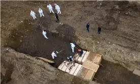  ?? Photograph: Lucas Jackson/Reuters ?? Drone pictures show bodies being buried on New York’s Hart Island amid a surge burials during the Covid-19 outbreak on 9 April.