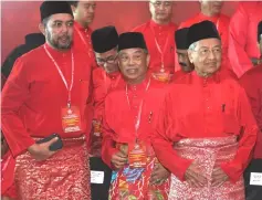  ??  ?? Muhyiddin (centre) is flanked by Dr Mahathir (right) and Datuk Marzuki Yahya at Bersatu's second Annual General Assembly. — Bernama photo