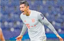  ??  ?? MATADOR. Robert Lewandowsk­i, del Bayern Múnich, festeja uno de sus goles contra el Salzburgo.