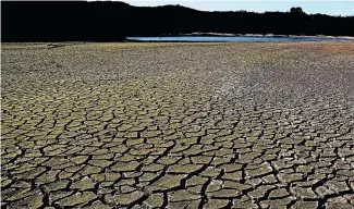  ?? DAVID WHITE/STUFF ?? A near-empty Nihotupu Dam in Parau during Auckland’s drought in May.