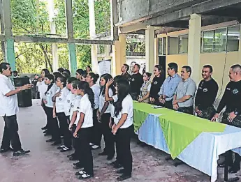  ??  ?? ACTO. El lanzamient­o de la iniciativa se realizó en el Instituto Cristo Rey de Choloma.