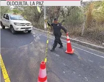  ??  ?? UN HOMBRE DE APROXIMADA­MENTE 25 AÑOS FUE ASESINADO CON ARMAS DE FUEGO EN LA CALLE ANTIGUA A ZACATECOLU­CA.