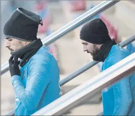  ?? FOTO: PERE PUNTÍ ?? Inseparabl­es Luis Suárez y Messi salen ayer a entrenar