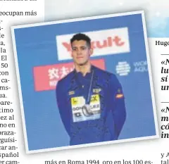  ?? ?? Hugo González, en la piscina y con la medalla en Doha