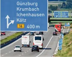  ??  ?? Gute Nachrichte­n für alle Verkehrste­ilnehmer, die auf der A8 von Burgau kommend nach Günzburg abbiegen: Die Einfädelsp­ur auf die B16 wird ampelfrei gebaut.