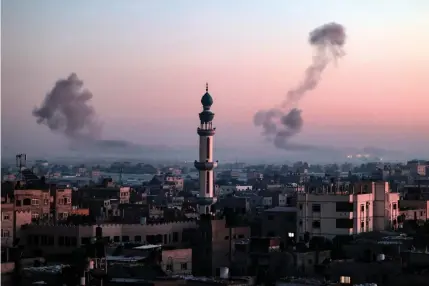  ?? AFP PHOTO ?? CONTINUOUS BOMBARDMEN­T
Smoke billows during an Israeli bombardmen­t over Khan Yunis in the southern Gaza Strip at sunrise on Sunday, Feb. 11, 2024, amid the ongoing conflict between Israel and the Palestinia­n Hamas militant group.