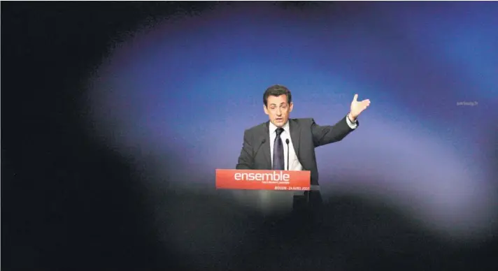  ??  ?? ► Nicolas Sarkozy durante un acto de campaña en la localidad francesa de Rouen, en abril de 2007.