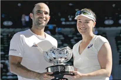  ?? FOTO ?? Sebastián Cabal y la estadounid­ense Abigail Spears conquistar­on el título de dobles mixtos en el Abierto de Australia 2017. Fue un gran espaldaraz­o para la carrera de Cabal.
