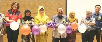  ??  ?? (From third left) Fatimah, Radin, Dr Khairuddin (second right) officiatin­g at the event.