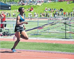  ?? MEHERNOSH PESTONJI FILE PHOTO ?? Sir Oliver Mowat Collegiate Grade 10 student Micaiah Ellis, seen competing at the provincial track championsh­ips in 2019, thought the 2020 meet was his chance to get better results.
