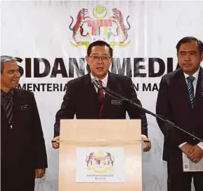  ?? BERNAMA PIC ?? Finance Minister Lim Guan Eng at a press conference in Putrajaya yesterday. With him is Transport Minister Anthony Loke (right).