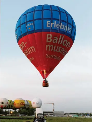  ?? Archivfoto: Marcus Merk ?? Ein Heißluftba­llon wirbt bereits für das Ballonmuse­um, jetzt will Gersthofen einen Gasballon beschaffen.